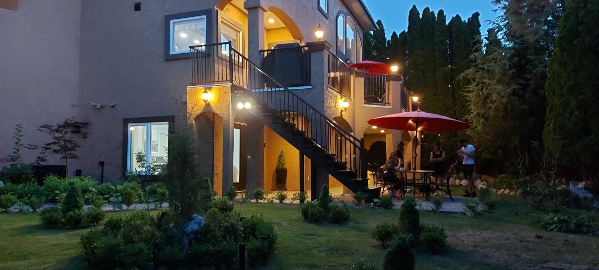Villa Bellissimo Frantalia - La Galleriseum Versaliere Kelowna Exterior photo